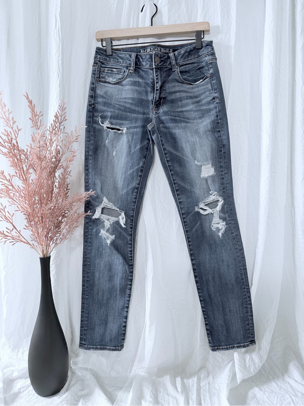 American Eagle Outfitters Women's Low Rise Distressed Skinny Jeans